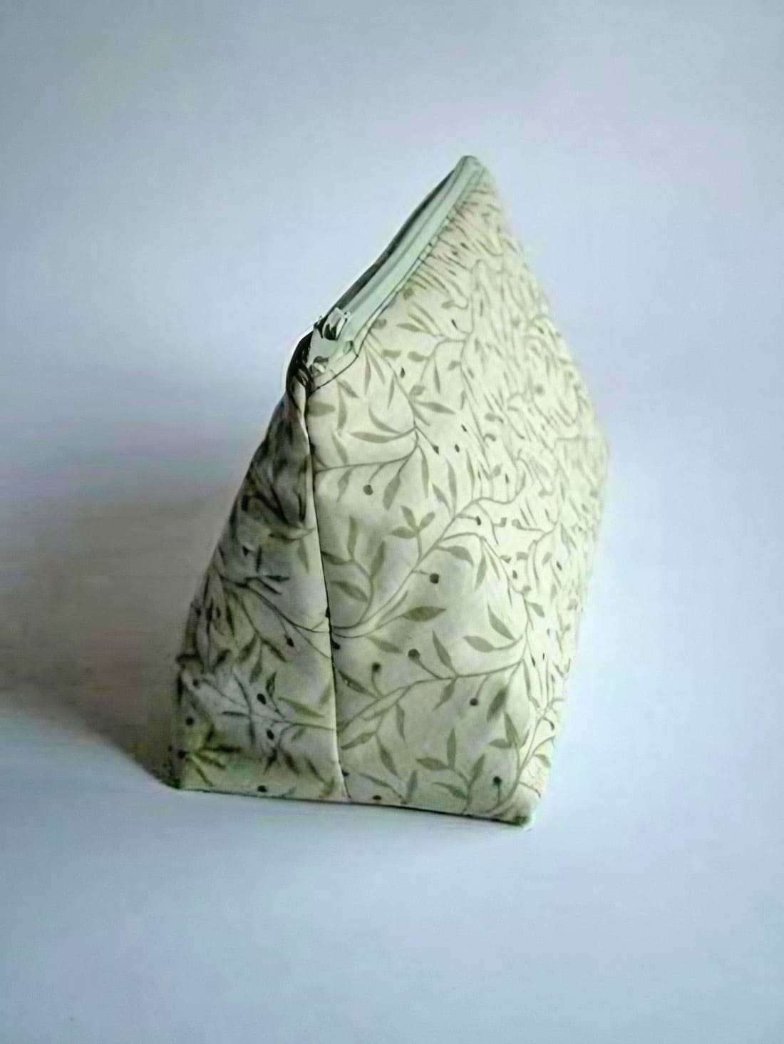 Straight Sided Triangular Cosmetic Bag Tutorial Free Tutorial