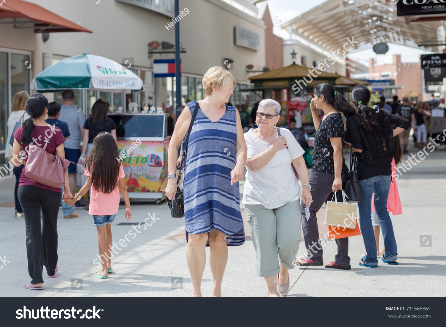 Philadelphia Premium Outlets Pottstown Pa September Stock Photo 711665869 Shutterstock